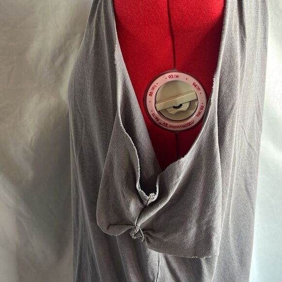 MM57 Design lab by lord & Taylor off the shoulder peek a boo shoulder shirt - Picture 9 of 10